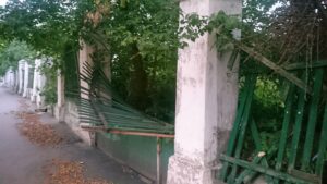 Волонтерам в Костроме не позволили проводить субботник на станции юннатов