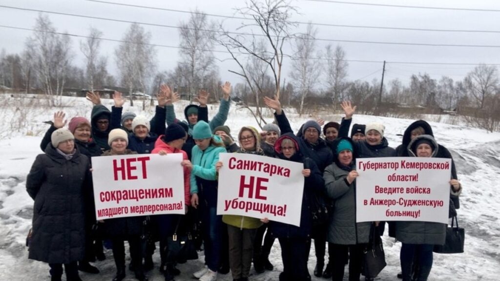 Костромские медики взяли в руки швабры вместо шприцов