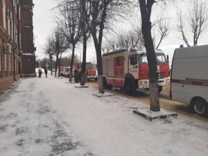 Полиция и МЧС у здания администрации Костромской области 1 марта 2021