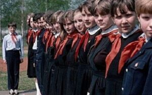 Школьники в форме