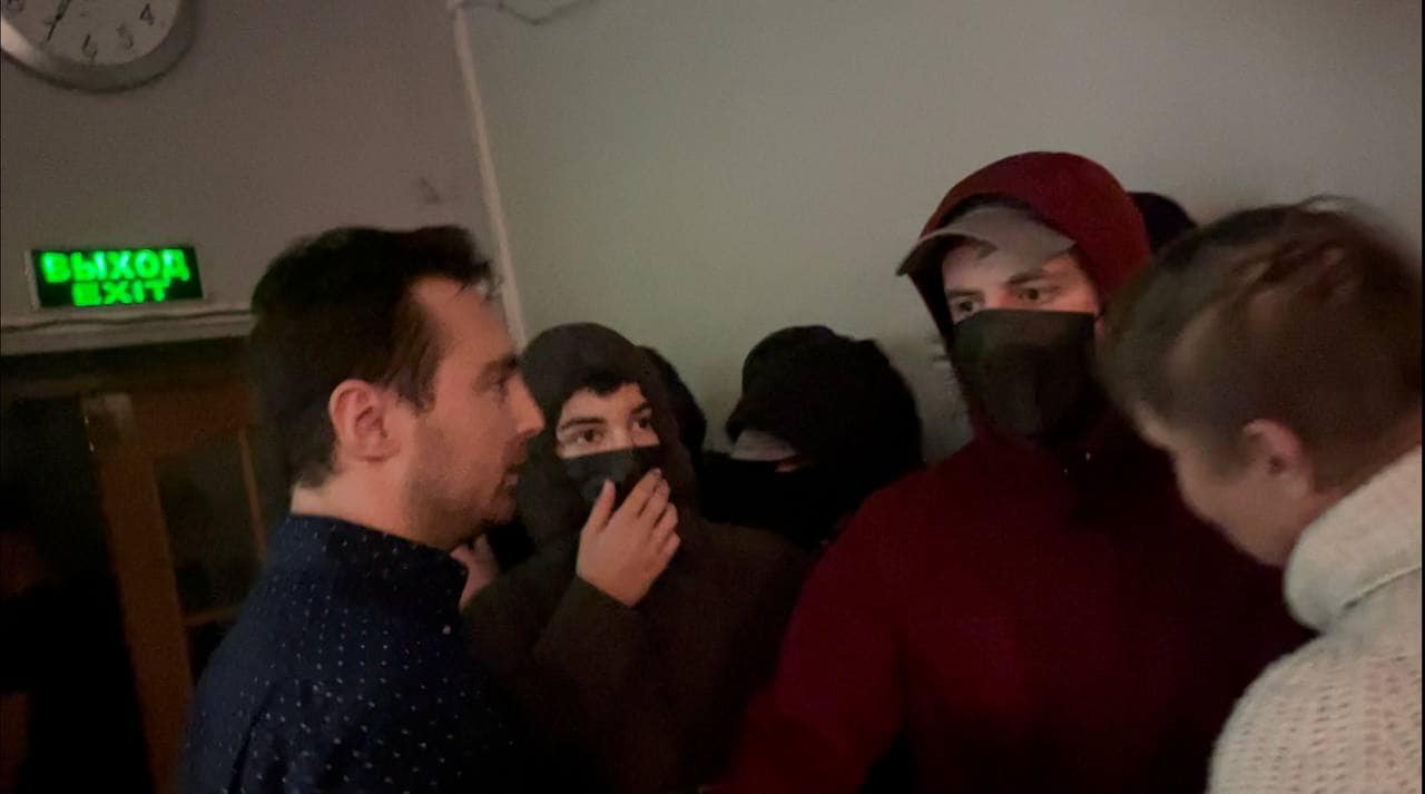 Провокаторы попытались сорвать показ фильма о костромском священнике