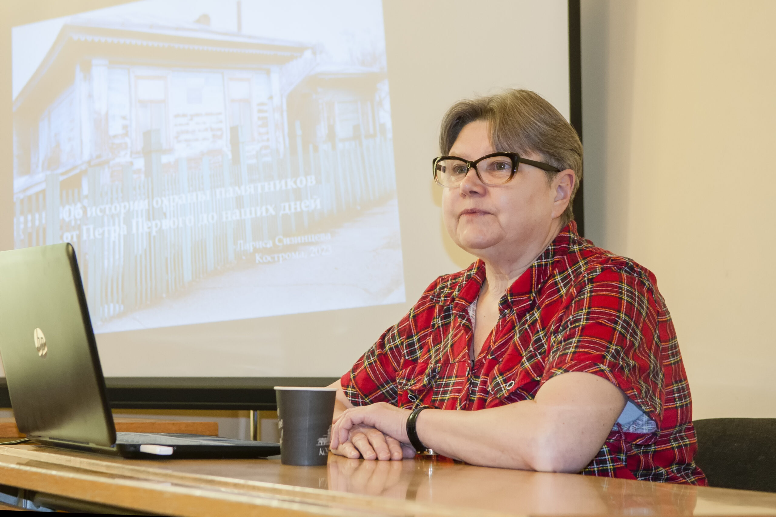 Лариса Ивановна Сизинцева в Доме Корзинкина