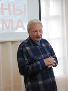 Профессор Евгений Александрович Флейман на открытии выставки «Папины письма» в Межевском краеведческом музее. Фото Ларисы Возовой (газета «Новая жизнь»).