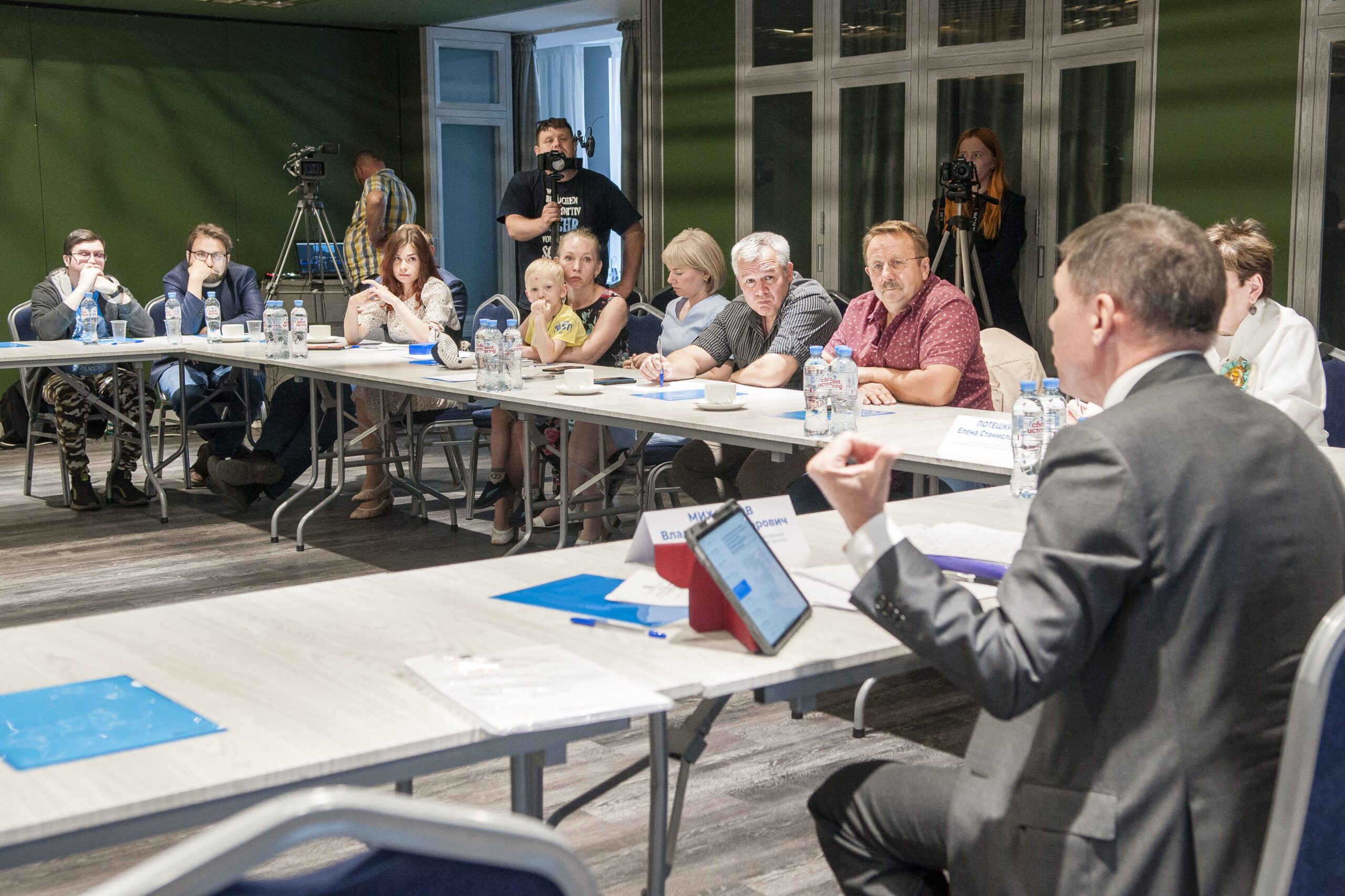 Владимир Михайлов на круглом столе в Костроме